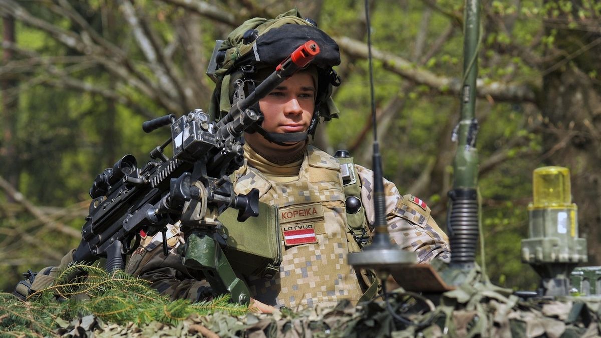 Lotyšsko plánuje obnovit povinnou vojenskou službu